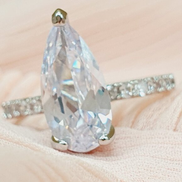 💎 Elegant Shiny Zircon Romantic Luxury Pear Wedding Ring for Women, INDN83… - Picture 2 of 4